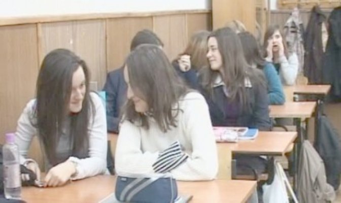 Şcolile revin la programul normal